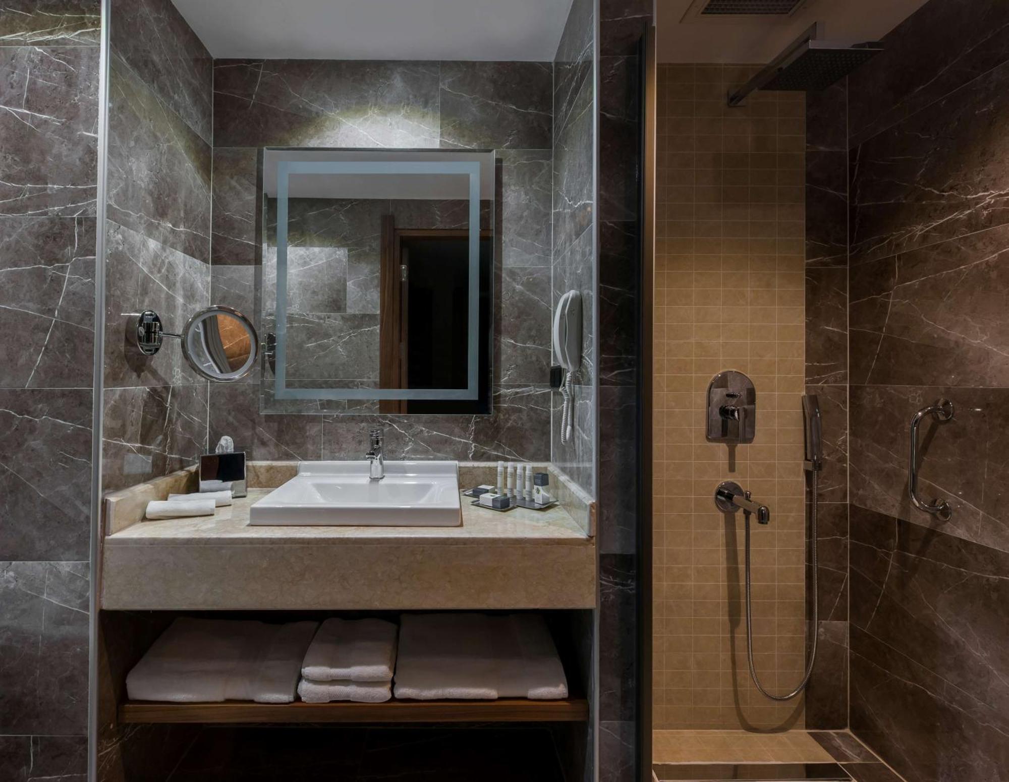 Doubletree By Hilton Elazig Exterior foto